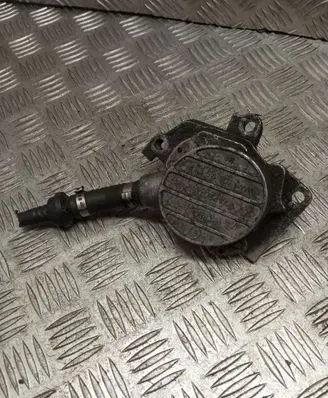Volkswagen Golf IV Vacuum pump 038145101B