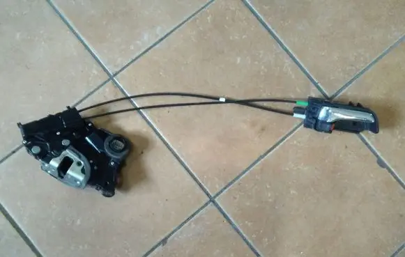 Toyota Prius (XW20) Front door lock 6927347020 6920547020
