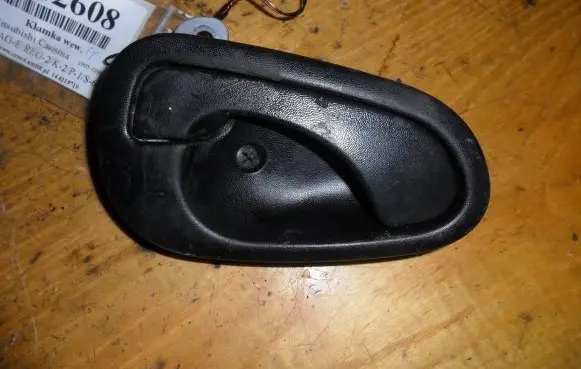 Mitsubishi Carisma Front door interior handle