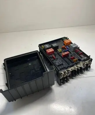 Volkswagen Touran I Fuse module 1K0937124H