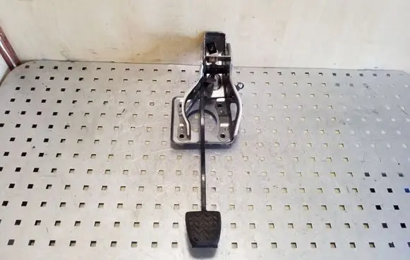 Toyota Corolla Verso AR10 Brake pedal
