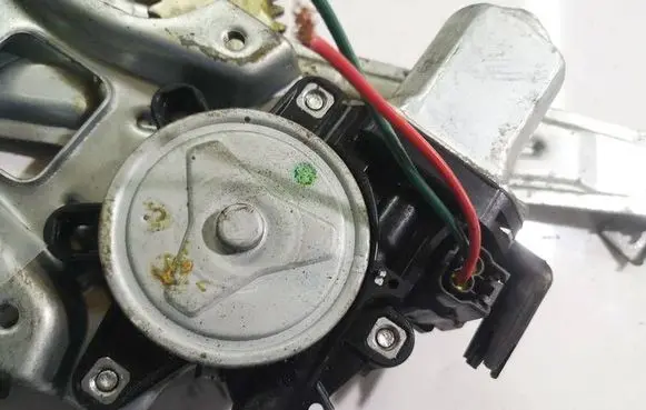 Nissan Tiida C11 Rear door window regulator motor 