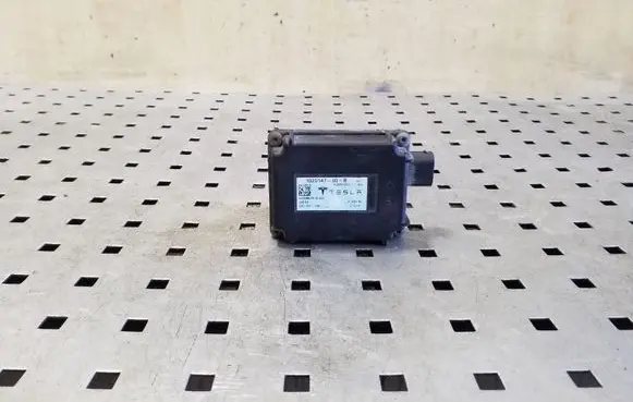Tesla Model S Other control units/modules 102014700B