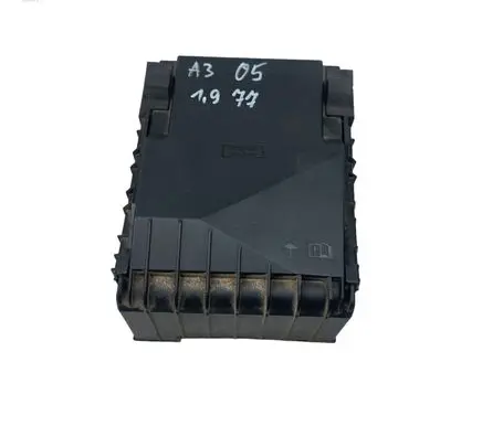 Audi A3 S3 8P Fuse module 1K0937125