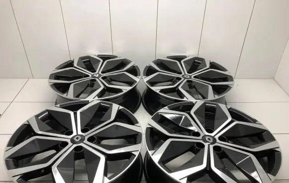 Renault Austral R20 alloy rim 