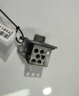 Peugeot 406 Heater blower motor/fan resistor 9841P580