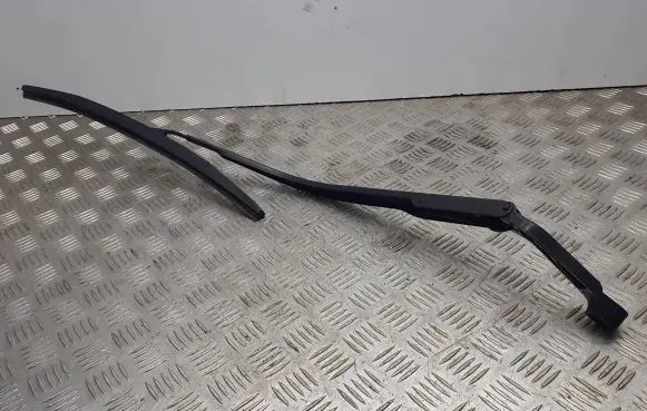 Infiniti Q70 Y51 Windshield/front glass wiper blade 