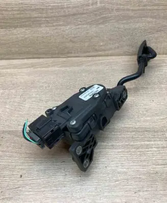 Nissan Primera Accelerator throttle pedal 18002AU400 6PV008620Used WithPlug