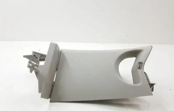 (D)pillar trim (top)