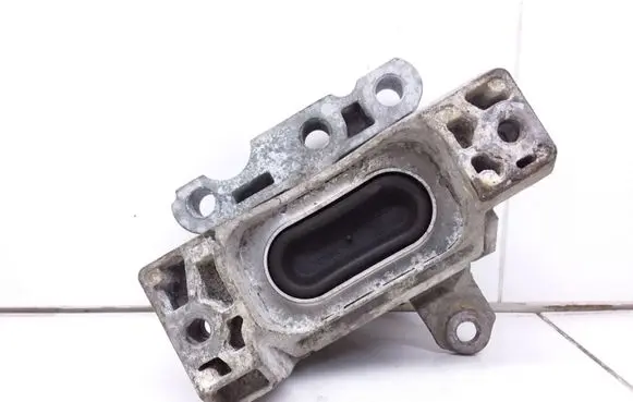 Engine mount bracket
