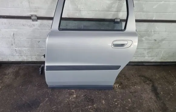 Rear door