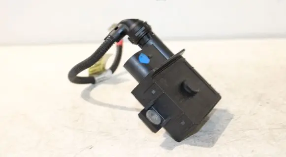 BMW 3 E90 E91 Glow plug pre-heat relay 7798000