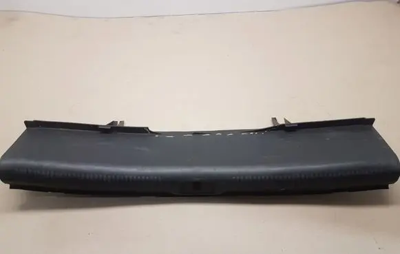 Trunk/boot sill cover protection