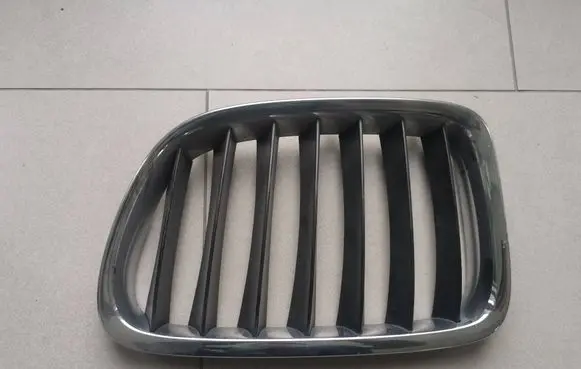 BMW X1 E84 Front bumper upper radiator grill 511122993307 511122993305 10627110