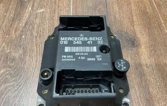 Mercedes-Benz C W202 Combustion control unit/module 0185454132