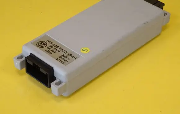 Volkswagen Golf Plus Phone control unit/module 1K0035729E