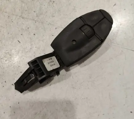Head unit multimedia control