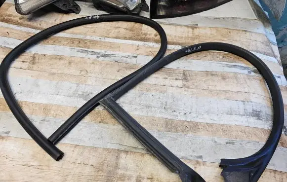 Audi A5 8T 8F Rubber seal front coupe door 8T0845353