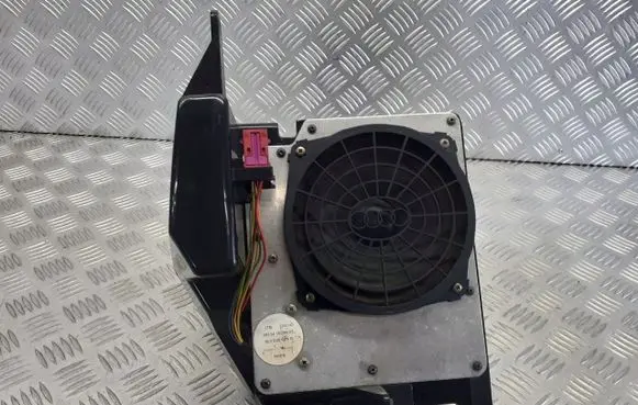 Audi A3 S3 8L Subwoofer speaker 8L0035381G