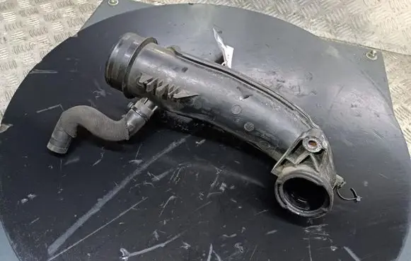 Opel Vivaro Air intake hose/pipe