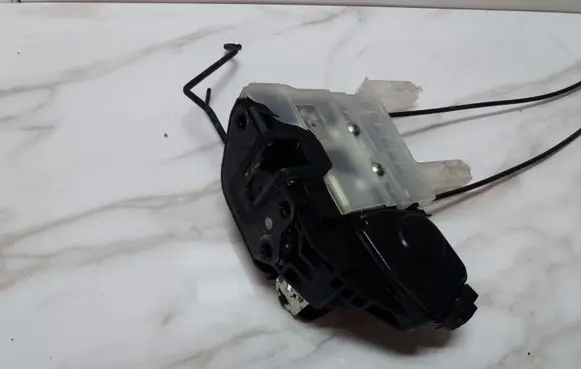 Hyundai Tucson LM Front door lock