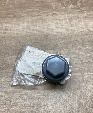 Mercedes-Benz Vito Viano W638 Nuts/bolts A0004010024 MBTRUCKBOLTCAP