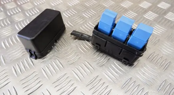 Nissan Qashqai Fuse box set 24382AD100 252309F920