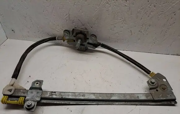 Rear door manual window regulator