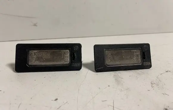 Volkswagen PASSAT B6 Number plate light 8T0943021