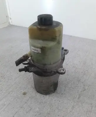 Ford Focus Power steering pump 4M513K514CC