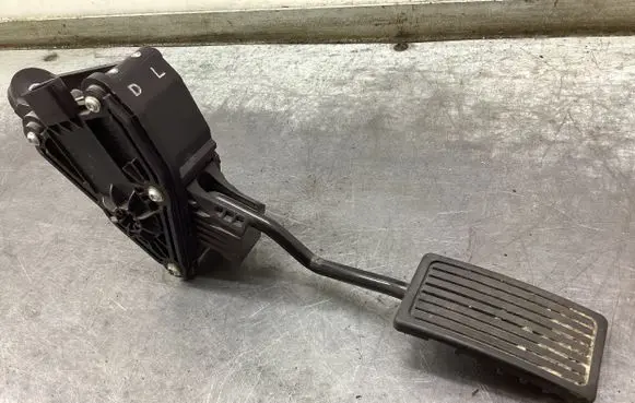 Honda CR-V Accelerator throttle pedal JM14A J30000031269