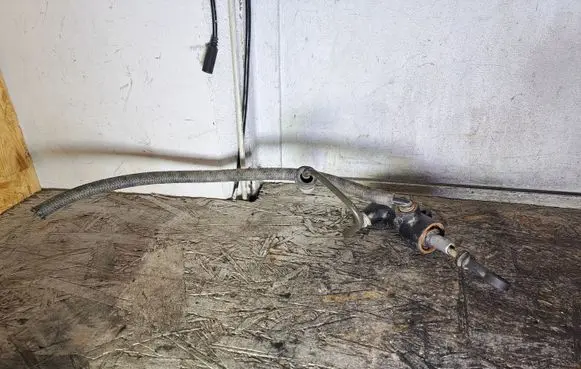 Volkswagen PASSAT B3 Clutch slave cylinder 357721261A 55693185