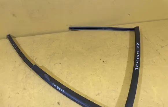 Suzuki SX4 S-Cross Rubber seal rear door window/glass 