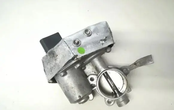 Volkswagen Golf VII Throttle valve 04l131501m a2c96089300