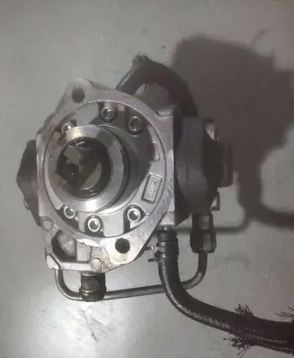 Toyota Avensis T250 Fuel injection high pressure pump 221000R020 HU2940006401