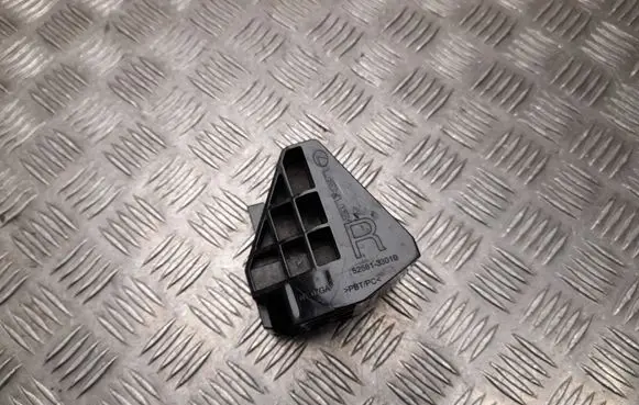 Rear bumper mounting bracket