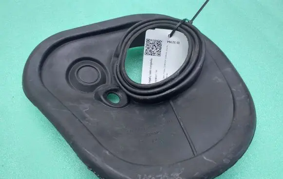 Mercedes-Benz C W204 Fuel tank cap trim A0009982201