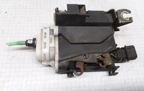Audi A6 S6 C4 4A Front door lock 4A1837016D
