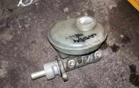 Volkswagen Caddy Master brake cylinder