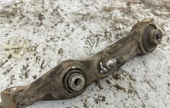 Mercedes-Benz E W211 Front lower control arm/wishbone
