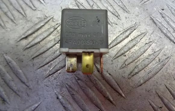 Volkswagen PASSAT B5.5 Other relay 141951253B