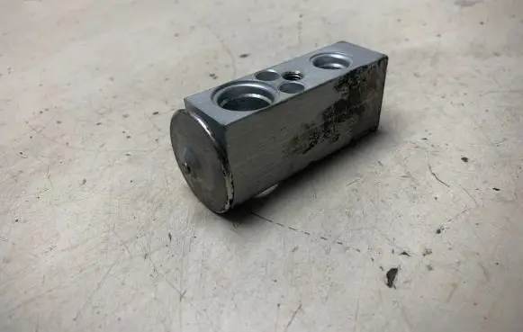 Dodge Grand Caravan Air conditioning (A/C) expansion valve 2030423 929398H