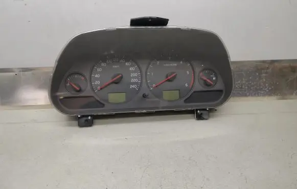 Volvo S40, V40 Speedometer (instrument cluster) 30623048