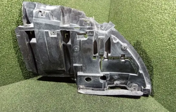 Front bumper skid plate/under tray