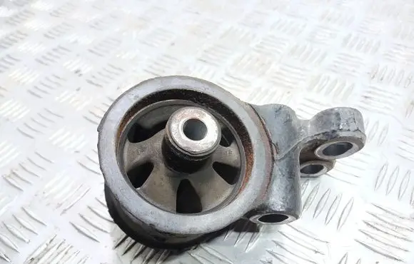 Mazda 626 Engine mount bracket