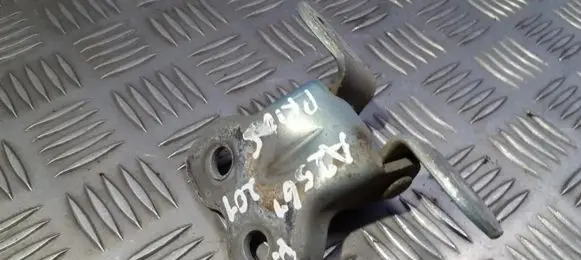 Toyota Prius (XW10) Front door upper hinge