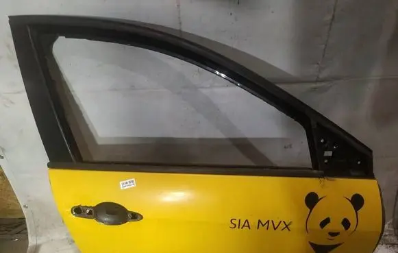 Renault Laguna III Front door geltonos