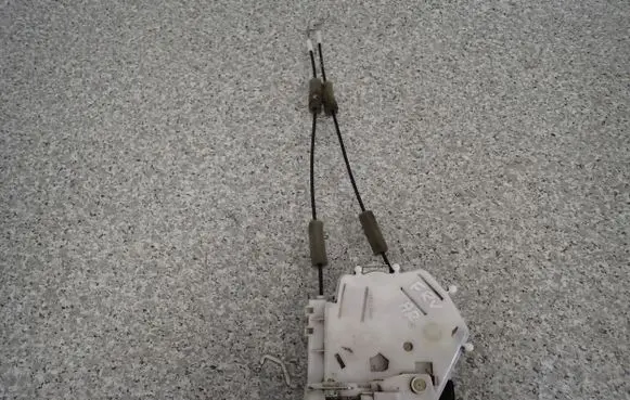 Honda FR-V Rear door lock