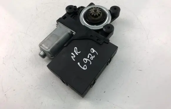 Volvo S40 Front door window regulator motor 979038100