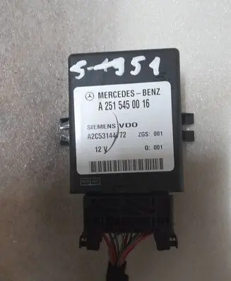 Mercedes-Benz R W251 Air suspension control unit module (rear) A2515450016 2515450016